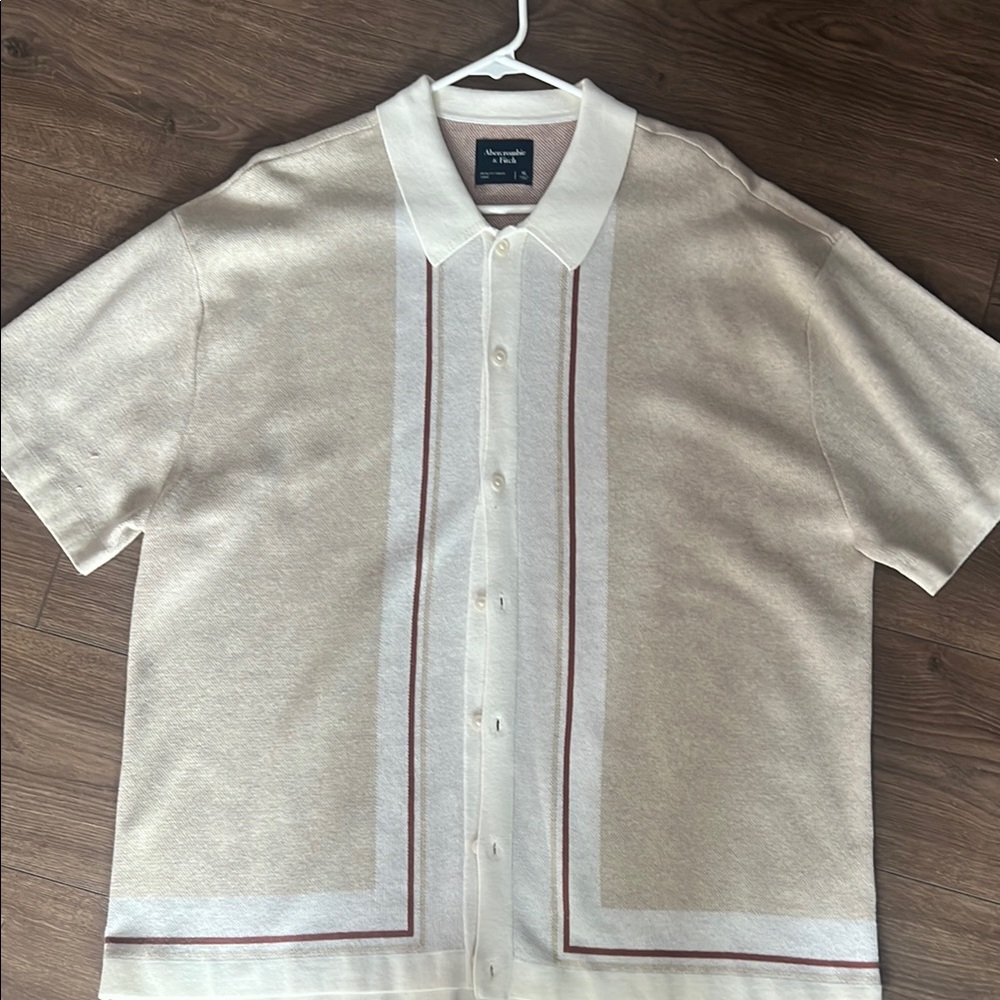 Abercrombie & Fitch Cream Casual Button Down Shirt with Mandarin Collar